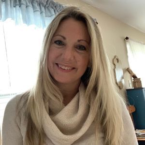 Meet your Posher, Hollie